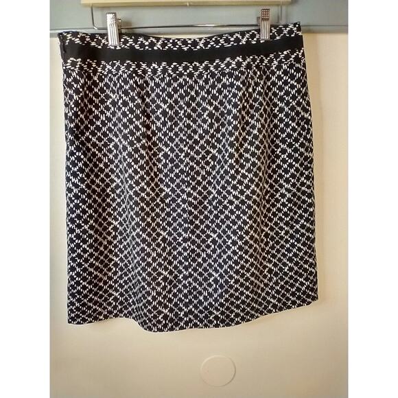 Ann Taylor Loft A-Line Skirt Black Bow Detail Size 6 Side Zip Lined Classic - Picture 2 of 5